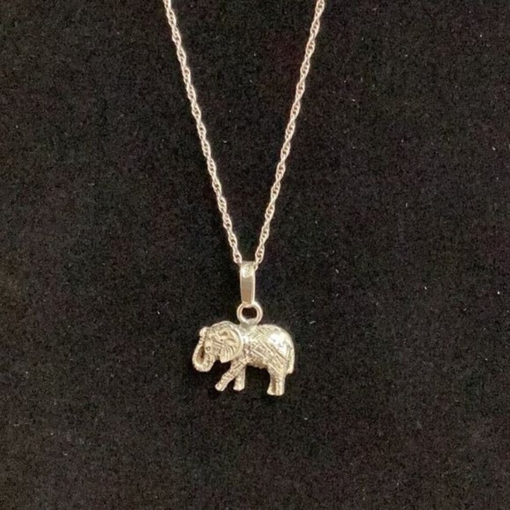 Vintage Women's Sterling Silver Elephant Necklace 20" SKU152